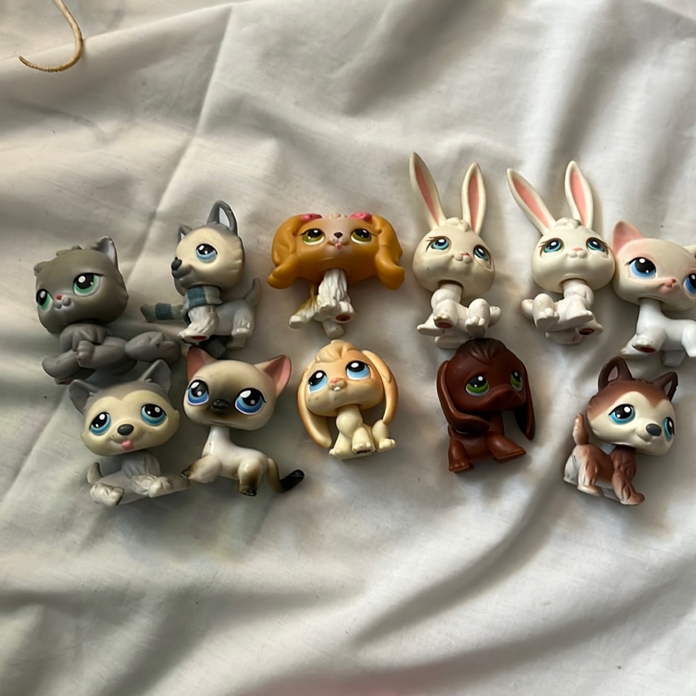 Littlest pet shop 11 figures